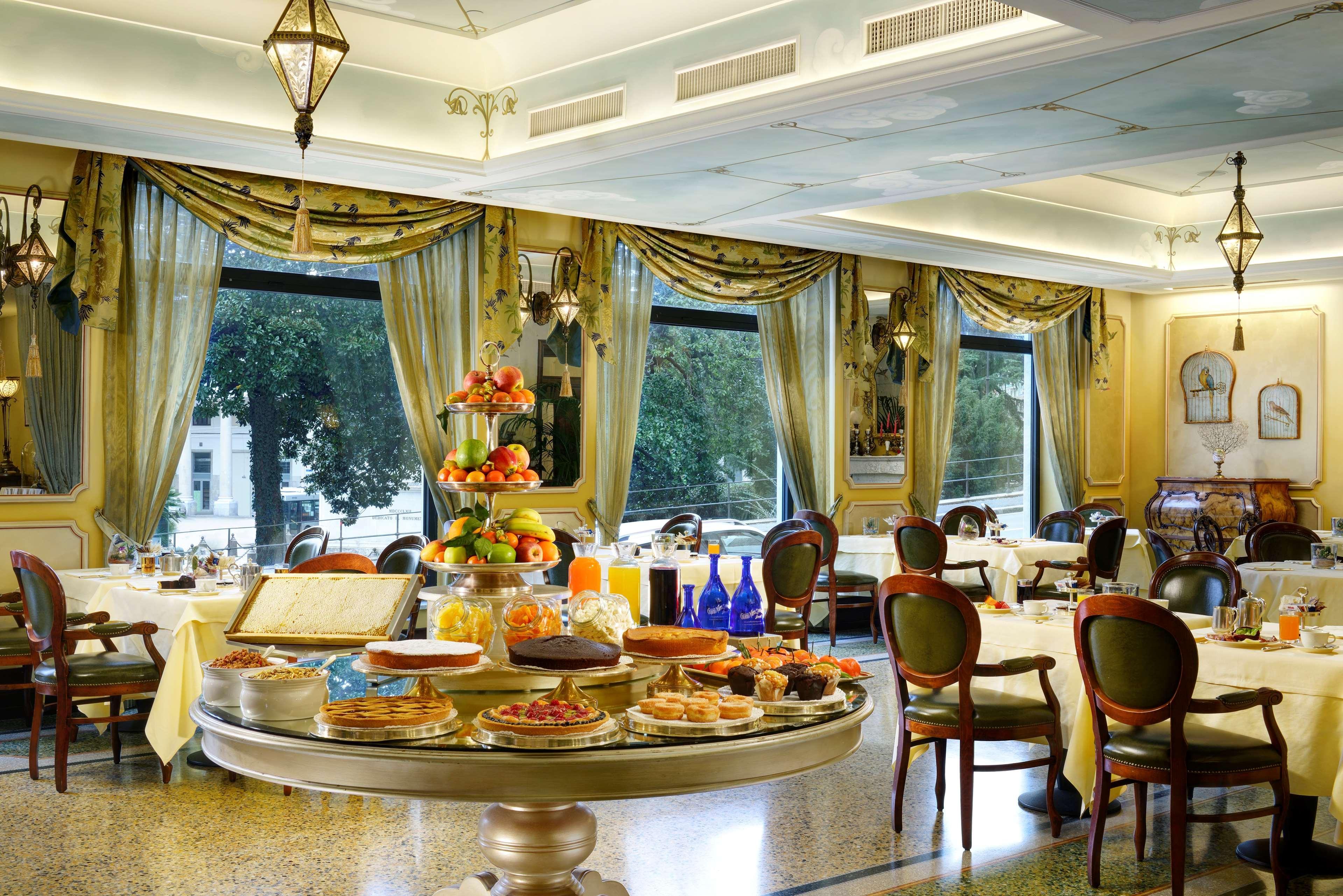 โรงแรมแกรนด์ซาโวเอีย เจนัว ภายนอก รูปภาพ The restaurant