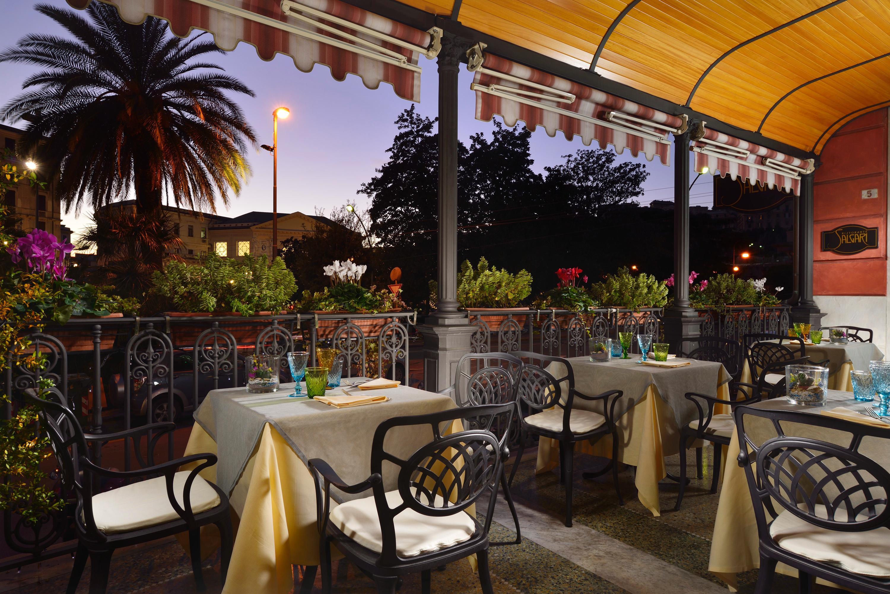 โรงแรมแกรนด์ซาโวเอีย เจนัว ภายนอก รูปภาพ The hotel's restaurant