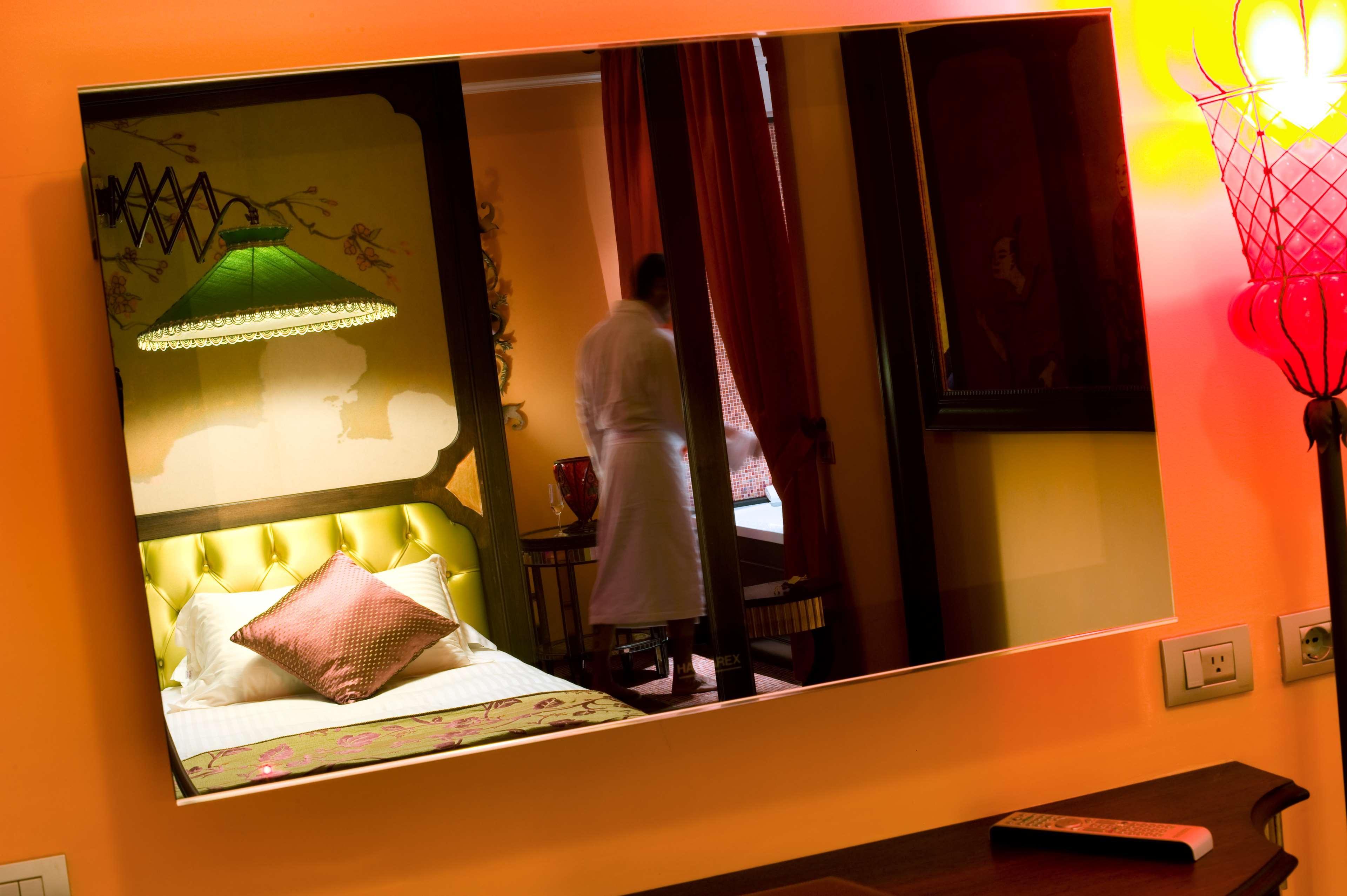 โรงแรมแกรนด์ซาโวเอีย เจนัว ภายนอก รูปภาพ A room at the hotel