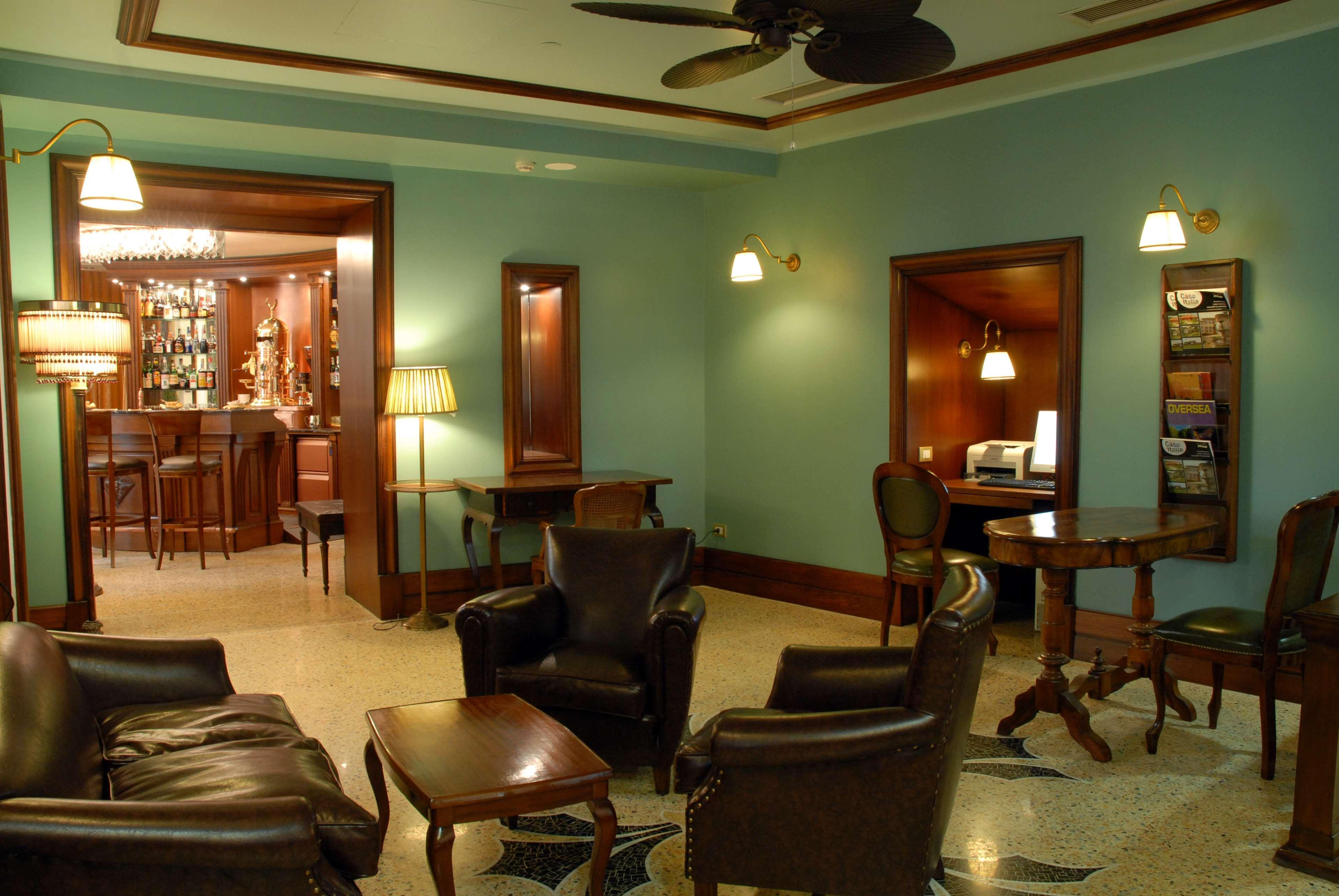 โรงแรมแกรนด์ซาโวเอีย เจนัว ภายนอก รูปภาพ The lobby of the hotel