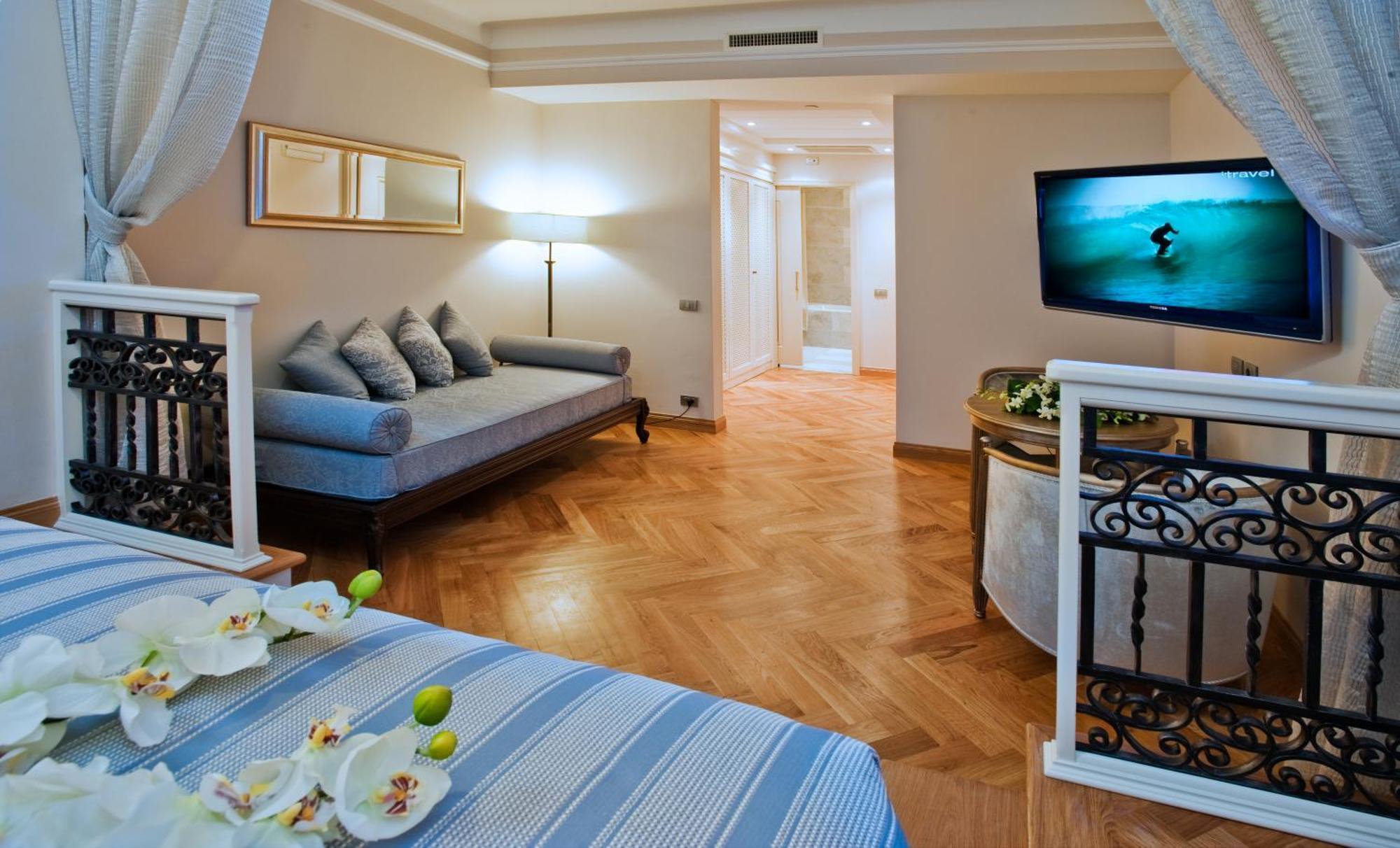 โรงแรมแกรนด์ซาโวเอีย เจนัว ห้อง รูปภาพ A room at the hotel