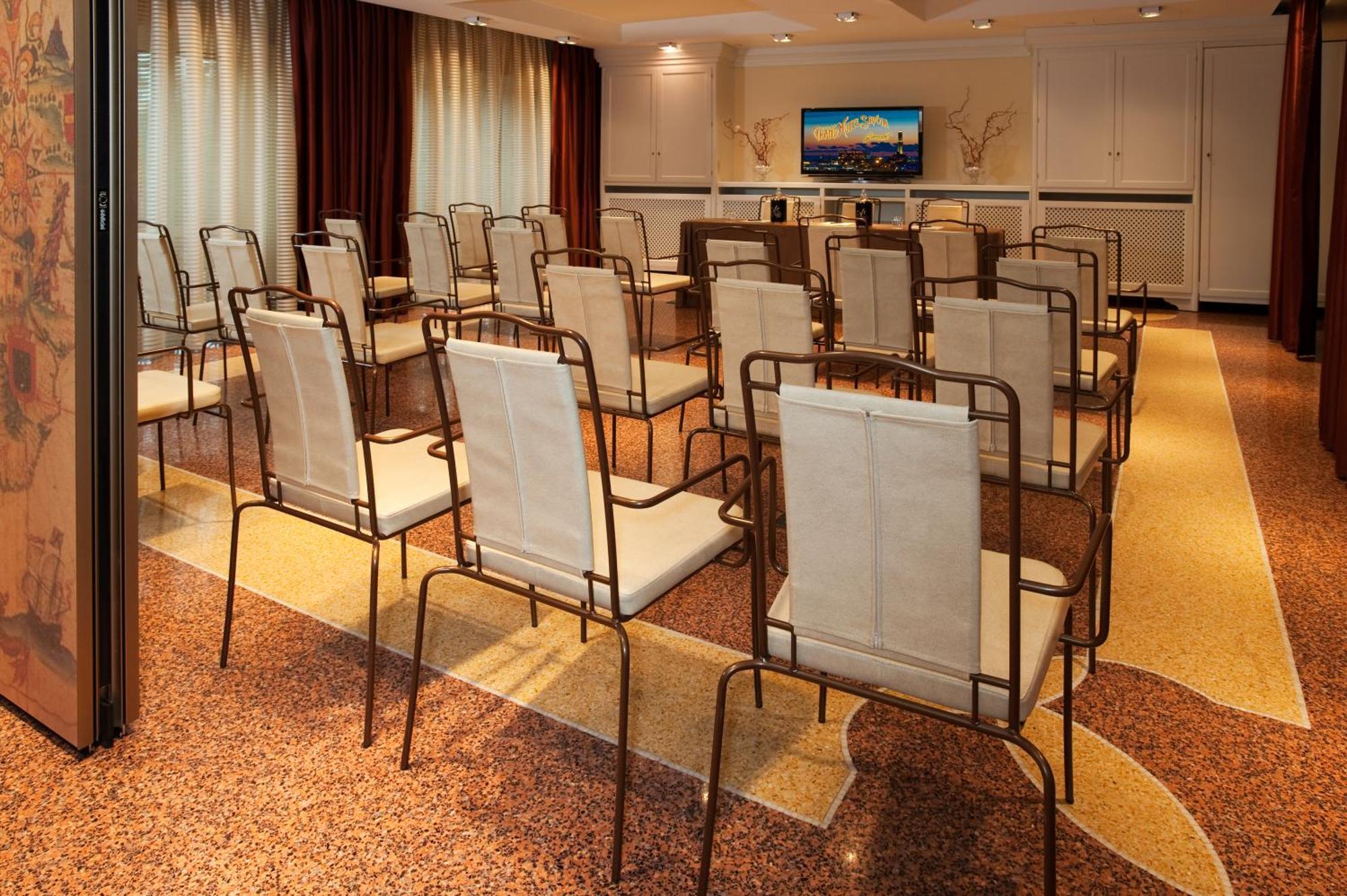 โรงแรมแกรนด์ซาโวเอีย เจนัว ภายนอก รูปภาพ A meeting room