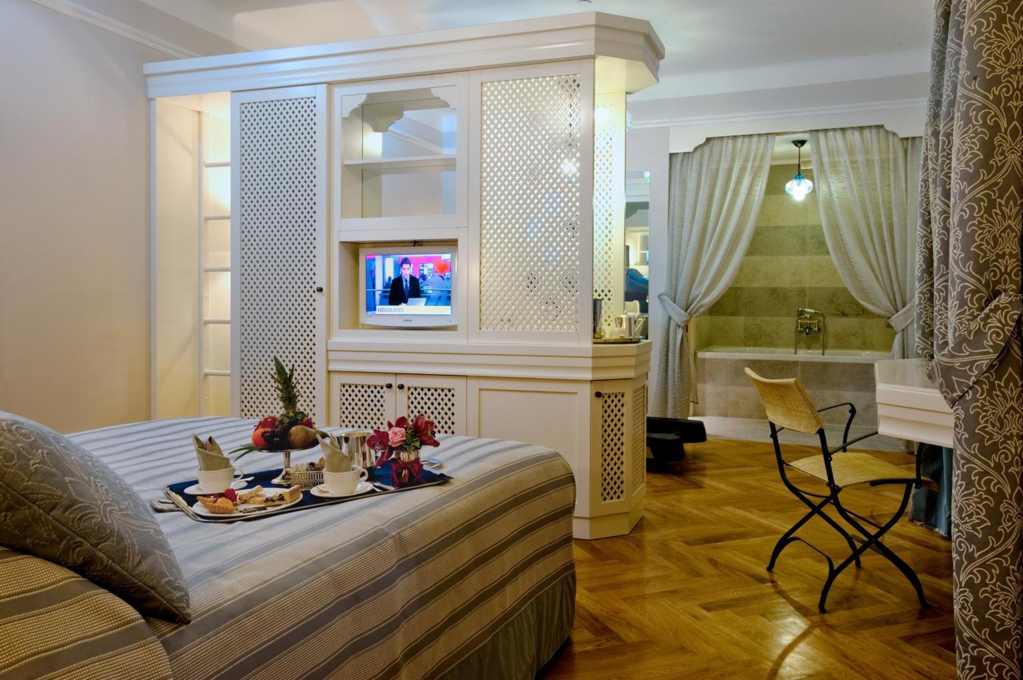 โรงแรมแกรนด์ซาโวเอีย เจนัว ภายนอก รูปภาพ A room at the hotel